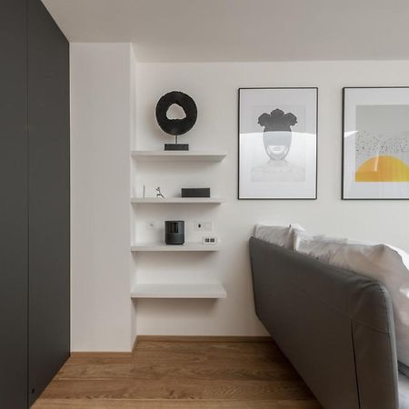 Fully Renovated Stylish Duplex In A Convenient Location Apartment Прага Екстериор снимка